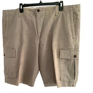 Dockers Tan Cargo Shorts 100% cotton with Relaxed Fit and Knee-Length Cut 42
